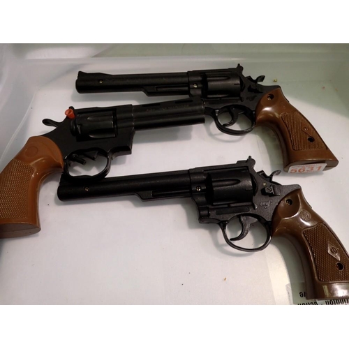 1163 - Three replica revolvers. Not available for in-house P&P