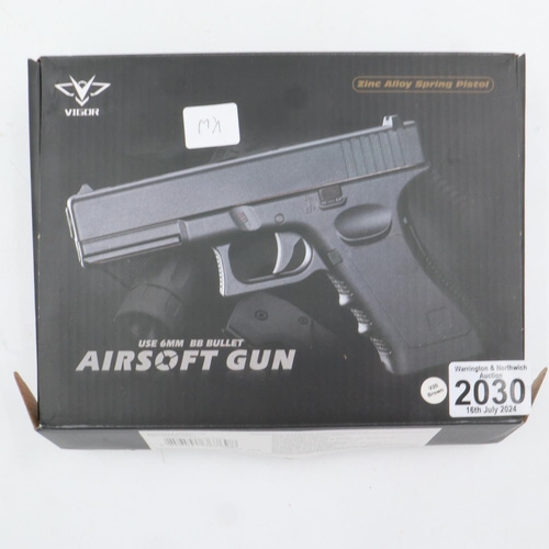 2030 - Airsoft pistol, model V20 in brown, boxed. UK P&P Group 1 (£16+VAT for the first lot and £2+VAT for ... 