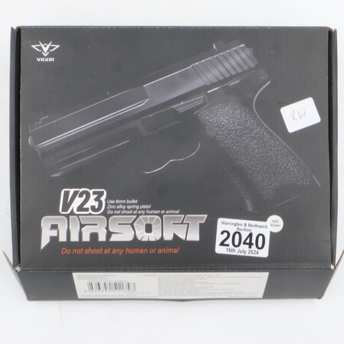 2040 - Airsoft pistol, model V23 in brown, boxed. P&P Group 2 (£18+VAT for the first lot and £3+VAT for sub... 