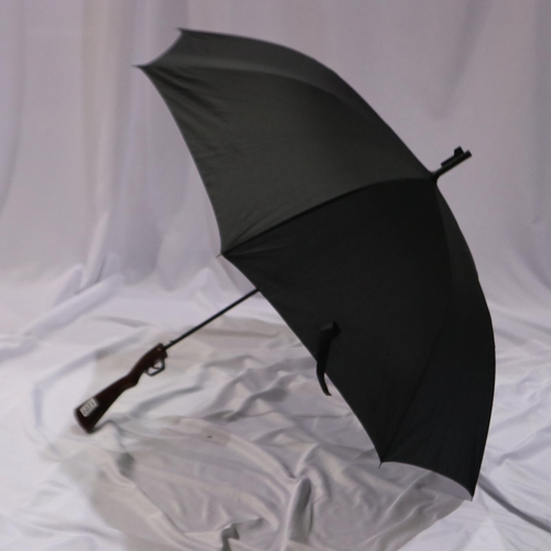 2071 - An umbrella with the handle in the form of a rifle stock, handle loose. UK P&P Group 3 (£30+VAT for ... 