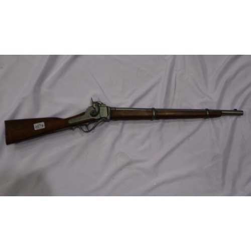 2076 - Replica flintlock rifle. UK P&P Group 3 (£30+VAT for the first lot and £8+VAT for subsequent lots)