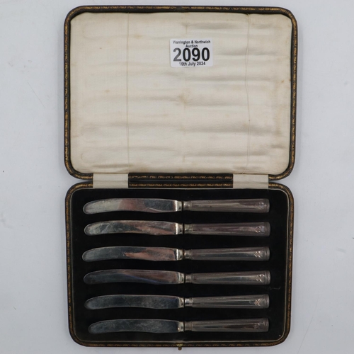 2090 - Set of six 1917 hallmarked silver butter knives, engraved with the badge of the Machine Gun Corps, b... 