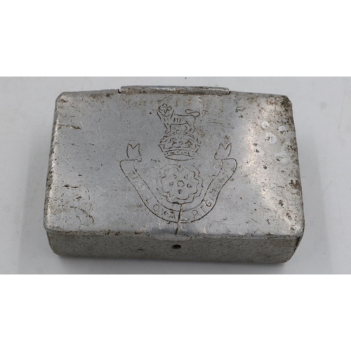 2116 - The Loyal Regiment WWI snuff box with hand-engraved regimental badge to the cover. UK P&P Group 1 (£... 