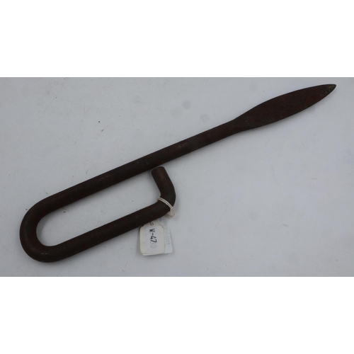 2140 - WWI Allied Trench Knife, known as the French Nail, made by local and Army blacksmiths from barbed wi... 