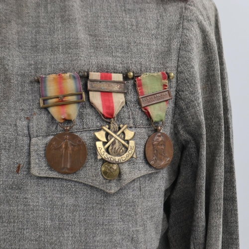 2163 - WWI Portuguese Pioneers Tunic, complete with the following Medals: Portuguese Victory Medal, Assidui... 