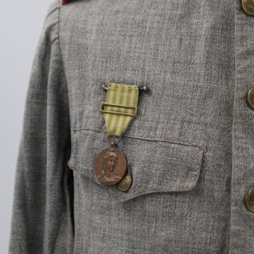 2163 - WWI Portuguese Pioneers Tunic, complete with the following Medals: Portuguese Victory Medal, Assidui... 