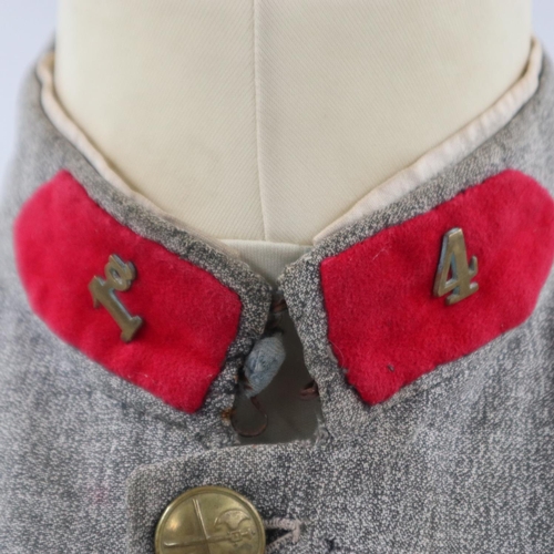 2163 - WWI Portuguese Pioneers Tunic, complete with the following Medals: Portuguese Victory Medal, Assidui... 