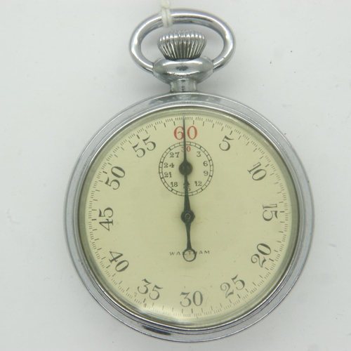 2186 - WALTHAM: WWII military issue stopwatch, chromium cased, numbered 160 verso, crown winding, working a... 