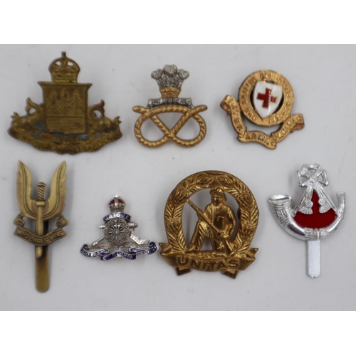 2199 - WWII and later cap badges and a sweetheart brooch. UK P&P Group 1 (£16+VAT for the first lot and £2+... 