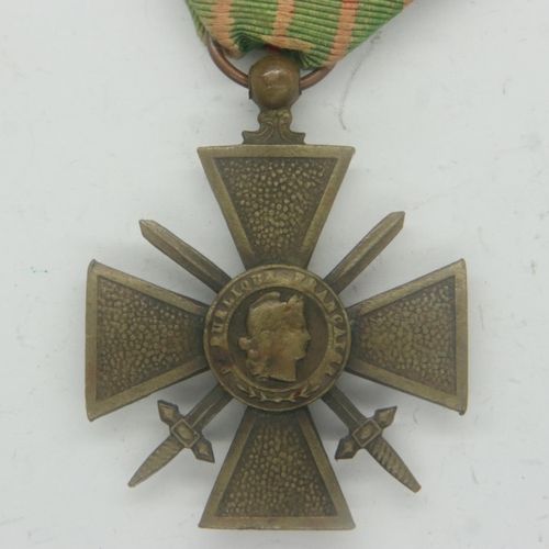 2249 - French WWI croix de guerre. UK P&P Group 0 (£6+VAT for the first lot and £1+VAT for subsequent lots)