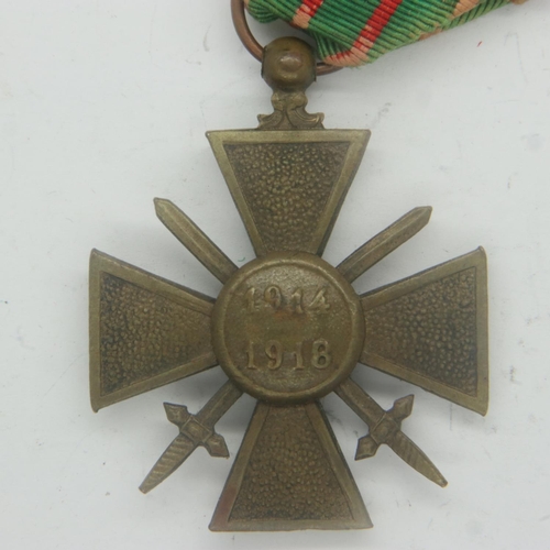 2249 - French WWI croix de guerre. UK P&P Group 0 (£6+VAT for the first lot and £1+VAT for subsequent lots)