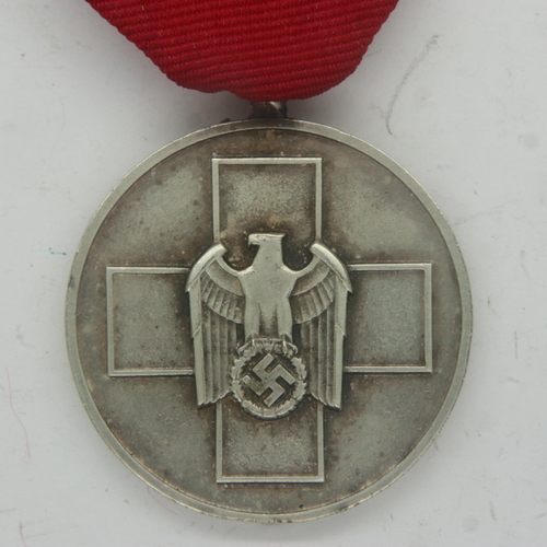 2255 - WWII German Red Cross medal. UK P&P Group 0 (£6+VAT for the first lot and £1+VAT for subsequent lots... 