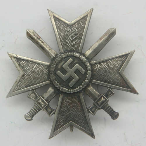 2256 - Third Reich War Merit cross 1st Class with crossed swords. Marked 2 on the pin. UK P&P Group 0 (£6+V... 