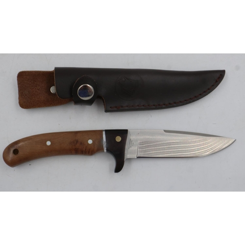 2149D - Timber Wolf hunting knife with brown leather sheath. UK P&P Group 1 (£16+VAT for the first lot and £... 