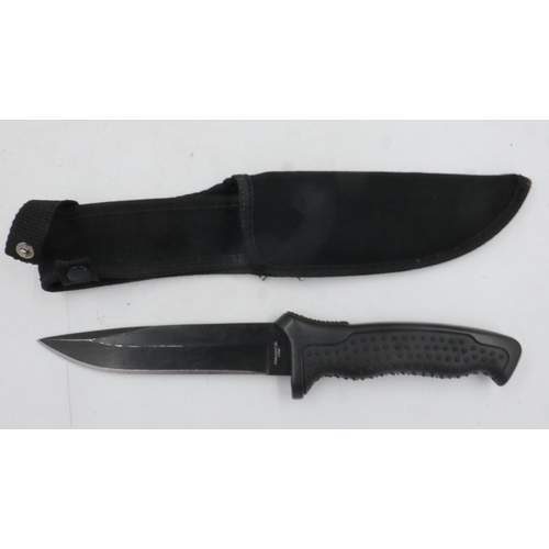 2149J - Modern hunting knife with comfort grip and canvas sheath. UK P&P Group 1 (£16+VAT for the first lot ... 