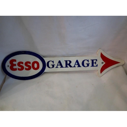 1224 - Cast iron Esso garage arrow. W:40cm. UK P&P Group 2 (£20+VAT for the first lot and £4+VAT for subseq... 