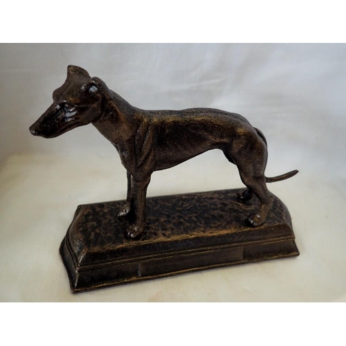 1265 - Cast iron greyhound on plinth. L: 22 cm UK P&P Group 2 (£20+VAT for the first lot and £4+VAT for sub... 