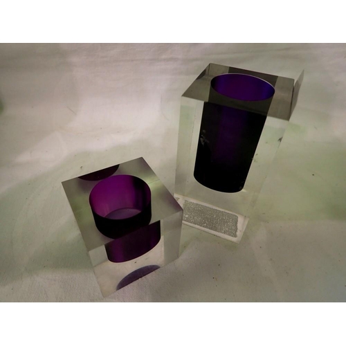 1287 - Two small acrylic vases, tallest H: 8 cm. UK P&P Group 1 (£16+VAT for the first lot and £2+VAT for s... 