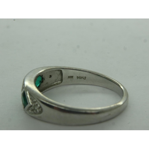 11 - Sterling silver ring set with green semi-precious stones, size O, 3g. UK P&P Group 0 (£6+VAT for the... 