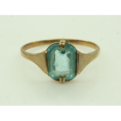 34 - 9ct gold ring set with a blue semi-precious stone, size W, 2.5g. UK P&P Group 0 (£6+VAT for the firs... 