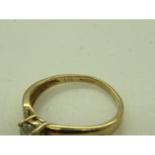 35 - 9ct gold ring set with cubic zirconia, size L, 1.7g. UK P&P Group 0 (£6+VAT for the first lot and £1... 