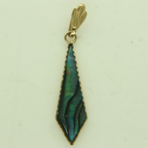 38 - 9ct yellow gold and abalone shell kite shape pendant. UK P&P Group 0 (£6+VAT for the first lot and £... 