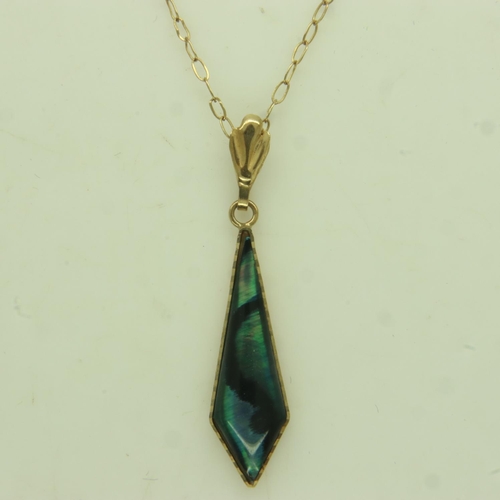 39 - Boxed 9ct gold necklace with an abalone shell kite pendant, L: 42 cm, 0.9g. UK P&P Group 1 (£16+VAT ... 