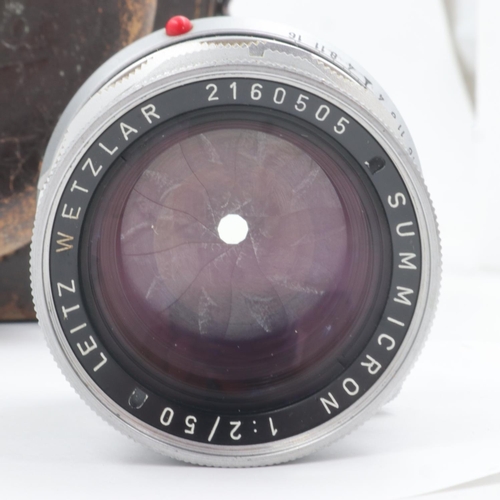 100 - Leica DBP camera S/NE M2-1021595 with Leitz Wetzlar summicrow lens, no condition issues noted, all a... 