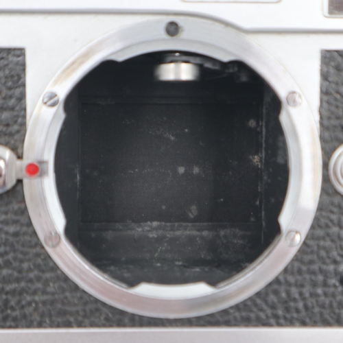 100 - Leica DBP camera S/NE M2-1021595 with Leitz Wetzlar summicrow lens, no condition issues noted, all a... 