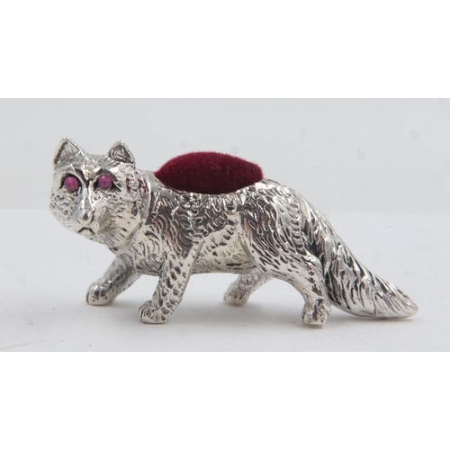 86 - 925 silver fox pin cushion with gemstone eyes. UK P&P Group 1 (£16+VAT for the first lot and £2+VAT ... 