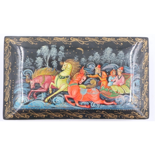 96 - Russian lacquered casket, the cover depicting an image of the Palekh Bird of Troika, 14 x 8 x 4 cm H... 