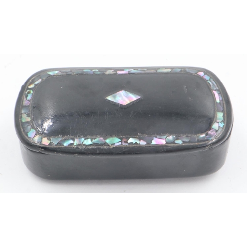 97 - Victorian mother of pearl snuff box, 85 x 45 x 22 mm. UK P&P Group 1 (£16+VAT for the first lot and ... 