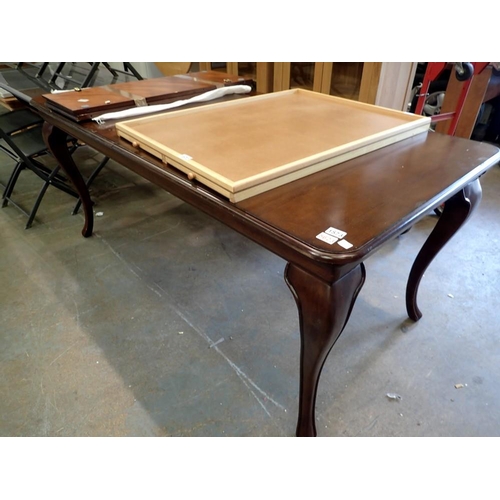 1573 - Large extendable mahogany dining table, 183 x 78 cm H, legs not screwed in. Not available for in-hou... 