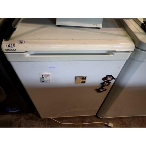 1587 - Beko LS420W white fridge. All electrical items in this lot have been PAT tested for safety and have ... 