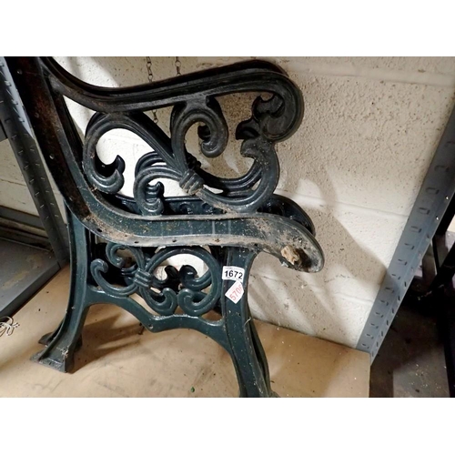 1672 - Green cast iron bench ends. Not available for in-house P&P