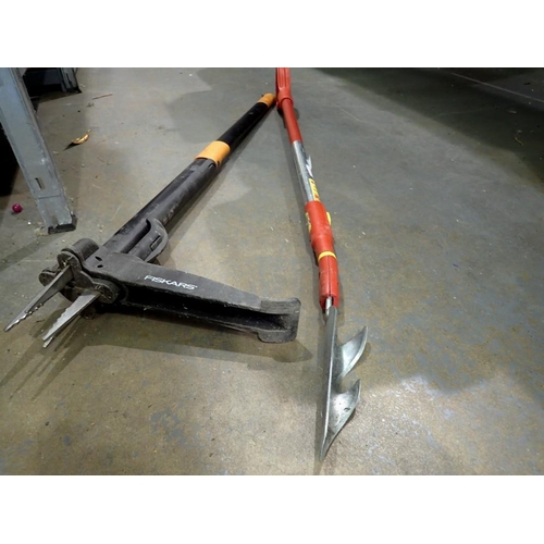 1704 - D-Grip weeder and fiskars weeder. Not available for in-house P&P