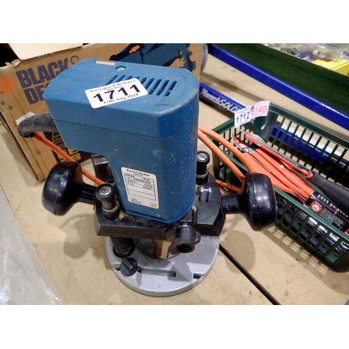 1711 - Black & Decker DN66 plunge router. All electrical items in this lot have been PAT tested for safety ... 