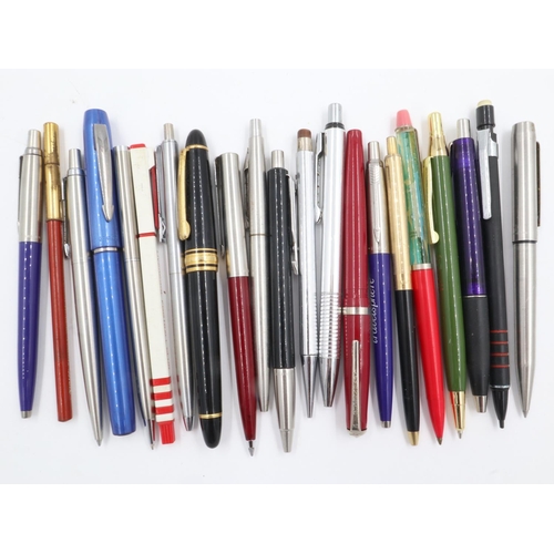 110 - Collection of fountain and ballpoint pens, including 7x Parker, 2x Papermate, 22 in total. UK P&P Gr... 