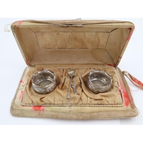 85 - Continental sterling silver open salts with spoons, 42g. UK P&P Group 1 (£16+VAT for the first lot a... 