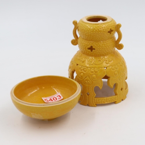 264 - Early 20th century Chinese oil burner, decorated in Imperial yellow glaze, H: 21 cm. UK P&P Group 2 ... 