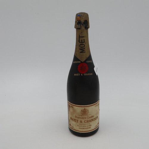 326 - Vintage bottle of Moet & Chandon NV Champagne. UK P&P Group 3 (£30+VAT for the first lot and £8+VAT ... 