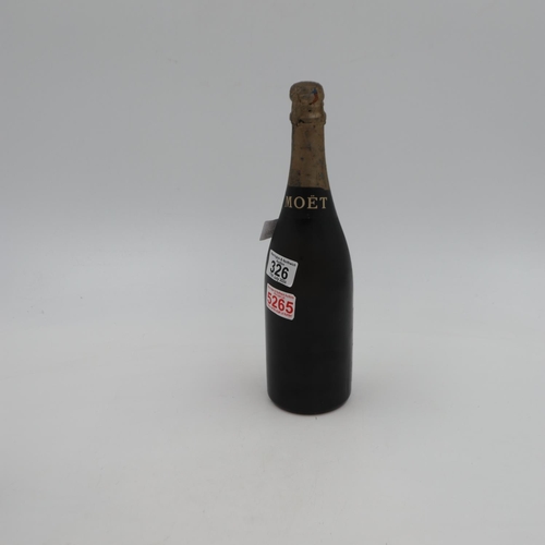 326 - Vintage bottle of Moet & Chandon NV Champagne. UK P&P Group 3 (£30+VAT for the first lot and £8+VAT ... 