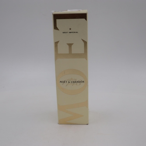 332 - 75cl bottle of Moet & Chandon Brut Imperial Champagne, with sleeve. UK P&P Group 2 (£20+VAT for the ... 