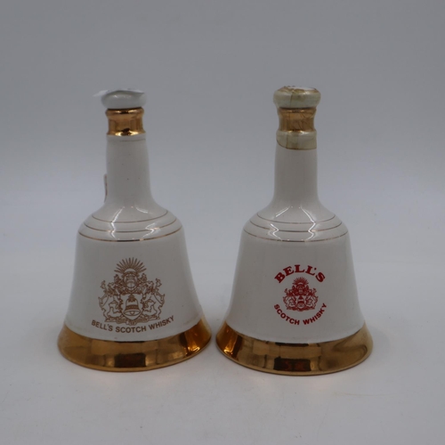 334 - Two 50cl Bells decanters for the births of Prince William and Prince Henry. UK P&P Group 3 (£30+VAT ... 