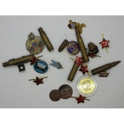 2194 - Mixed military collectables. UK P&P Group 1 (£16+VAT for the first lot and £2+VAT for subsequent lot... 