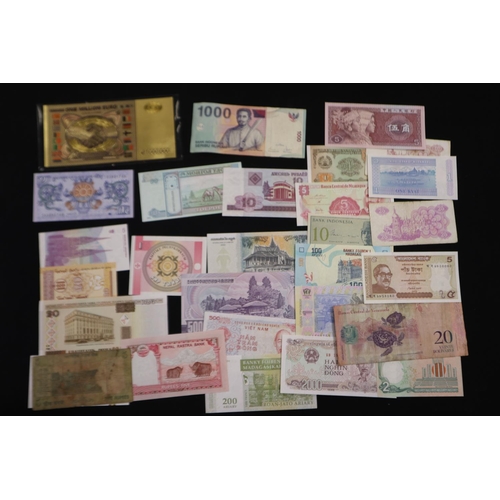 119B - Twenty nine world bank notes mostly uncirculated. UK P&P Group 1 (£16+VAT for the first lot and £2+V... 