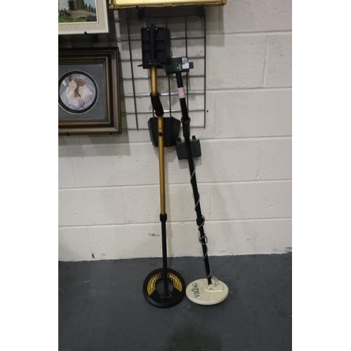 141 - Two vintage metal detectors, Viking 5 and a Deepseeker. Not available for in-house P&P