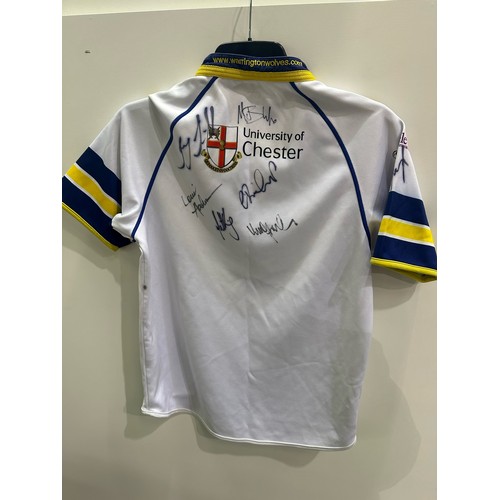 2006A - Warrington Wolves signed shirt, age 14yrs. UK P&P Group 1 (£16+VAT for the first lot and £2+VAT for ... 