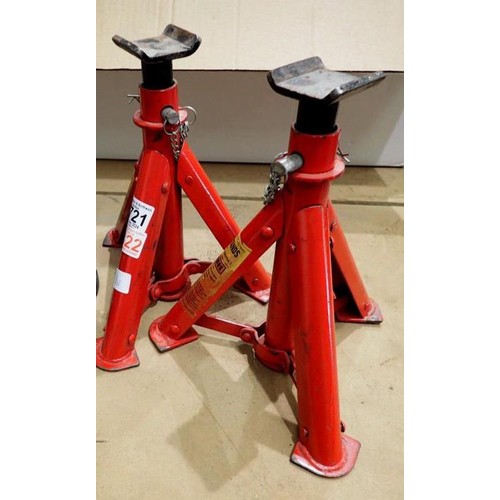 1721 - Pair of Challenge axle stands. Not available for in-house P&P