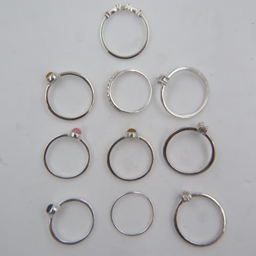 31 - Quantity of 925 jewellery including earrings, ring, pendants. UK P&P Group 1 (£16+VAT for the first ... 